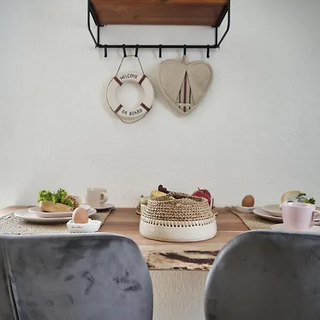 Lagunen Bude דירה